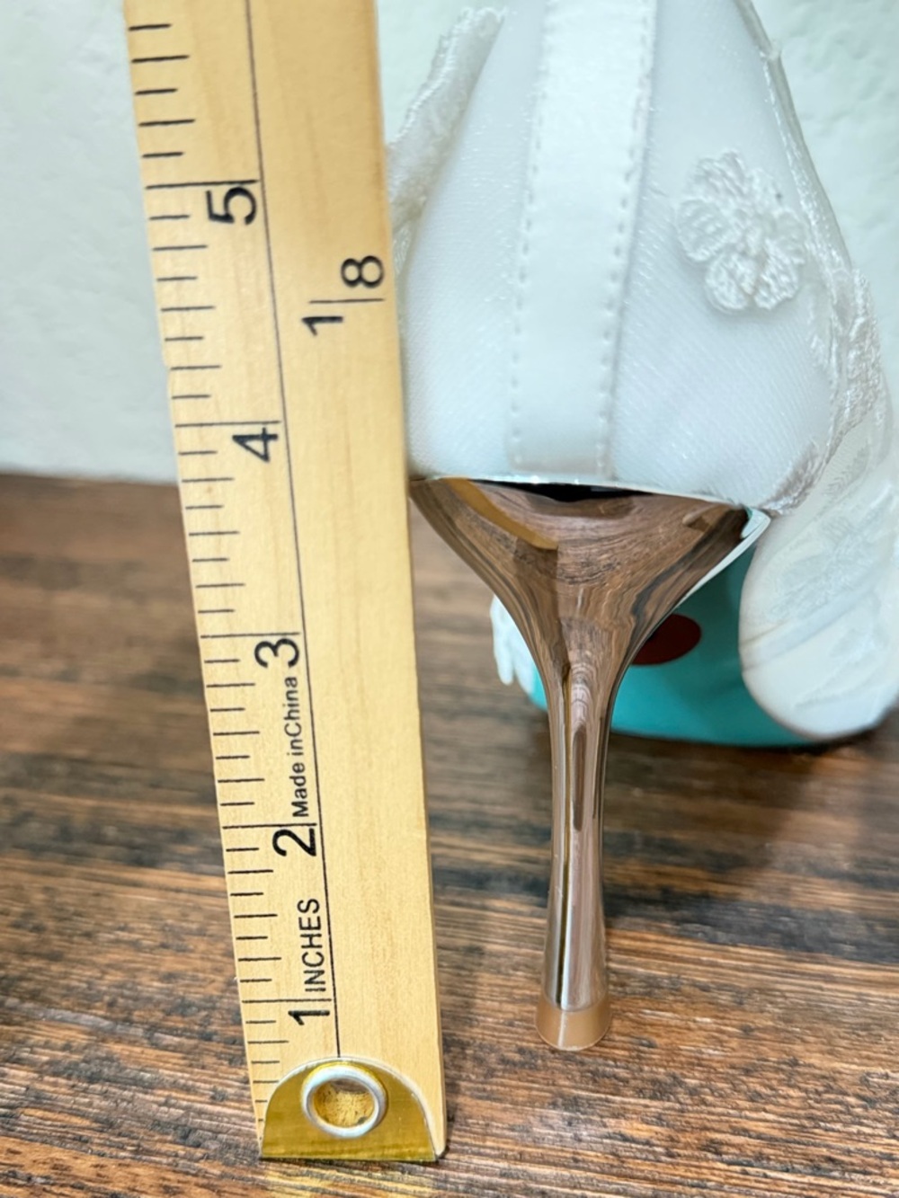Betsey Johnson White Lace Floral Appliqué Pointed Stiletto Heels - Picture 11 of 16